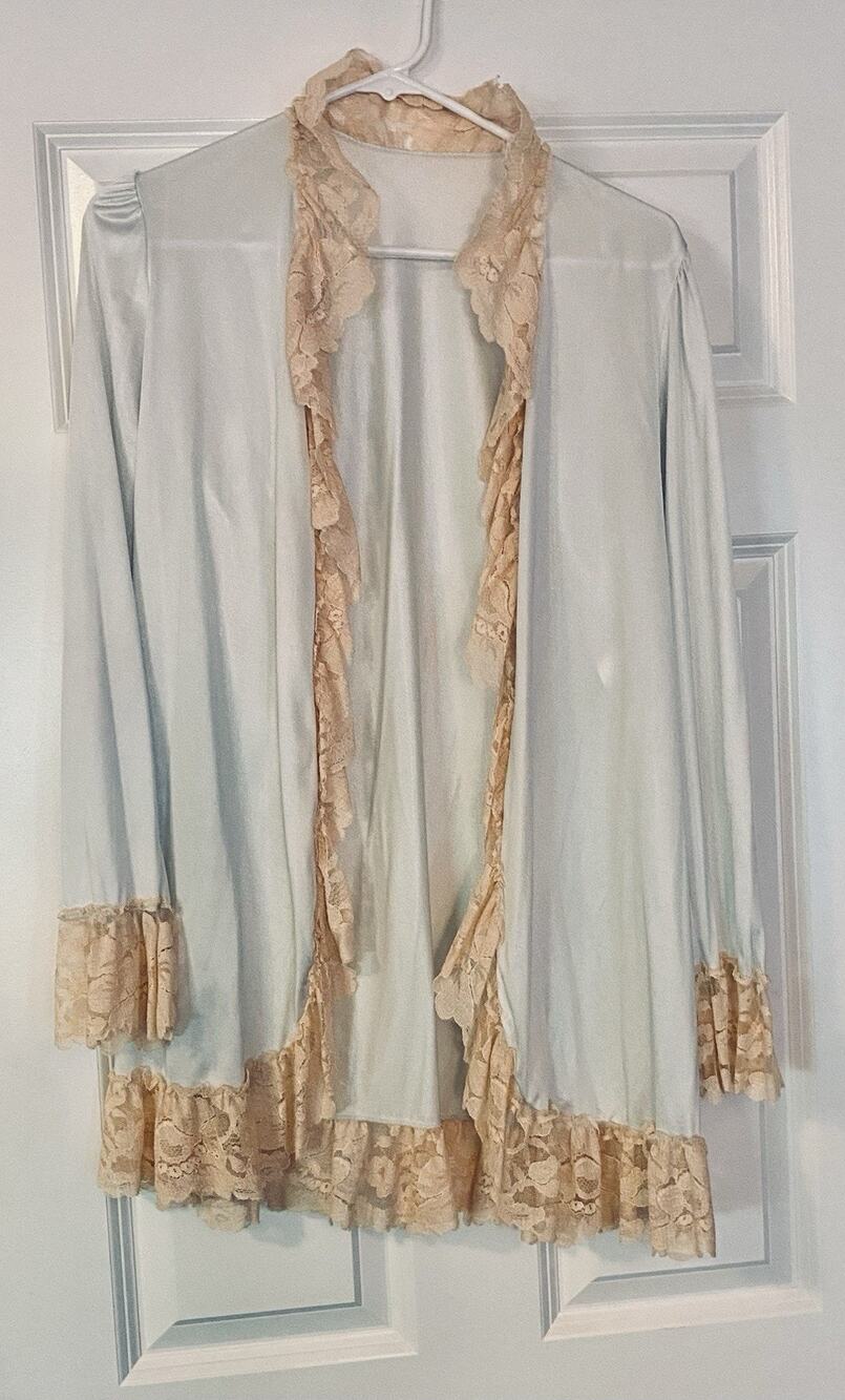 Vintage 60’s Flair short robe negligee size S ILGWU union made Blue With Lace